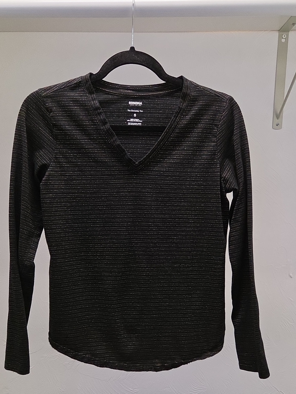 Womans Sonoma Black With Gold Shimmers V-neck Long Sleeve Shirt Size S